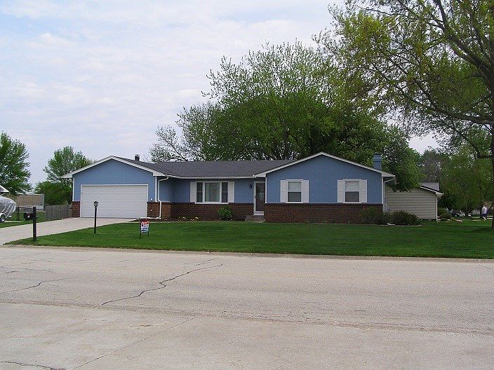 2nd image of 523 Park View Dr