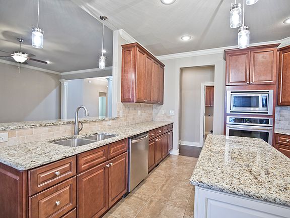 5th image of 925 Aylesbury Ln
