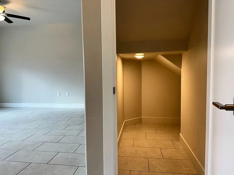 Three Bedroom Red Mountain Vista Town Home — Photo 16