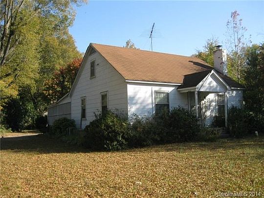 2nd image of 901 Circle Dr