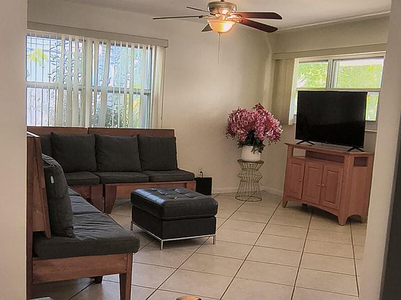 4th image of 3011 Riviera Dr