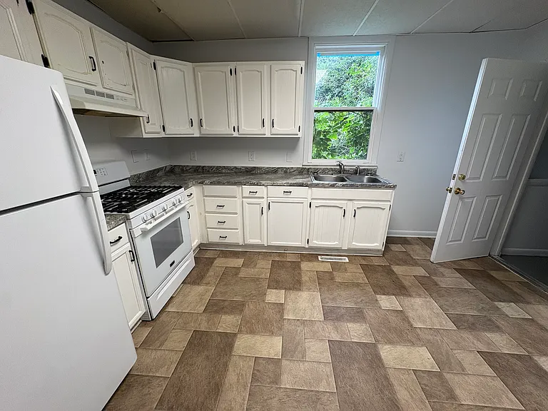 226 Mulberry Al — Photo 3