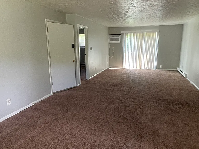 20 Estate Dr #4 — Photo 4