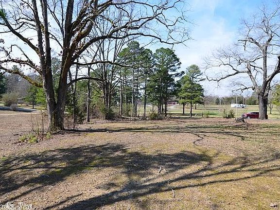 4th image of 109 Medlin Ln