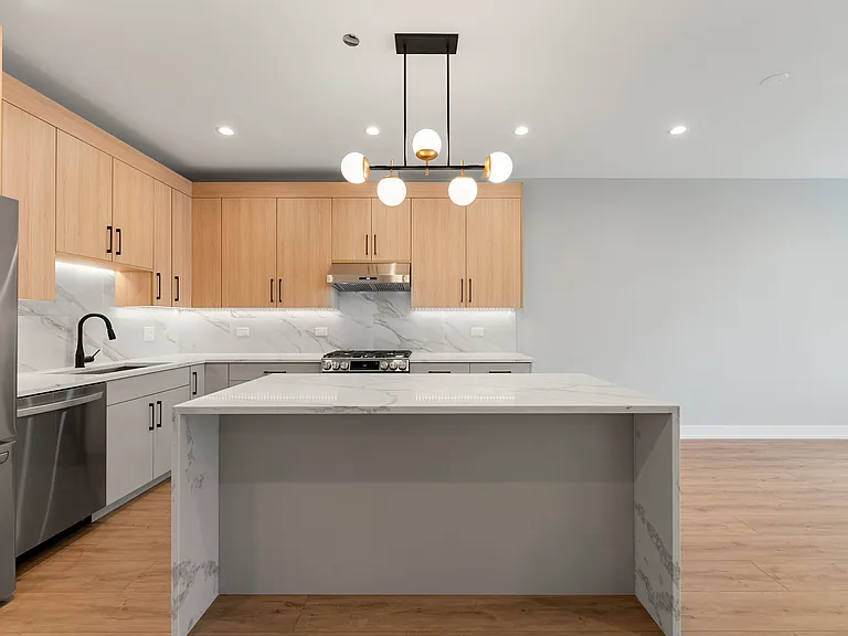 2354 W Polk St #302 — Photo 6