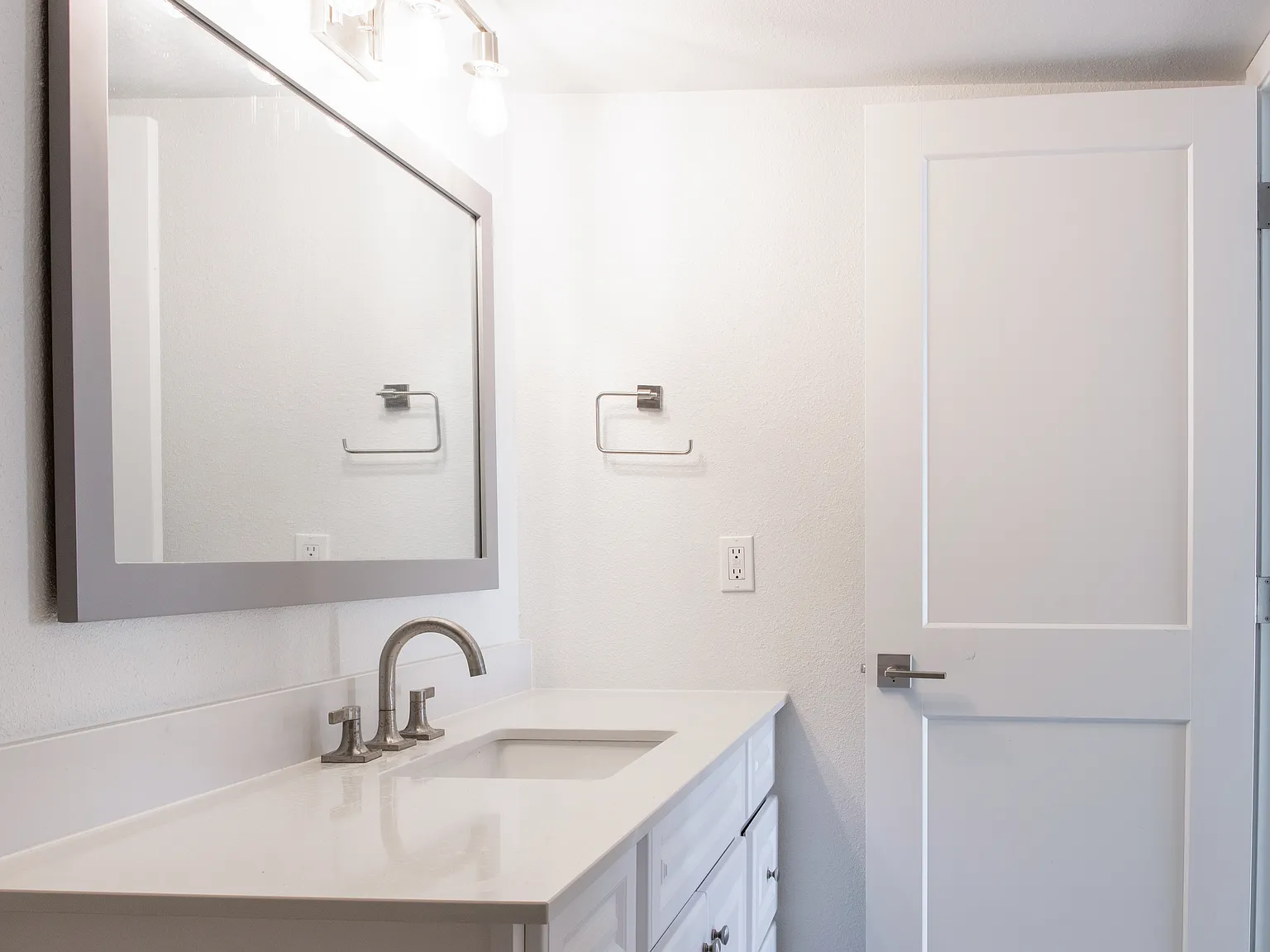 700 S Stapley Apts — Photo 4