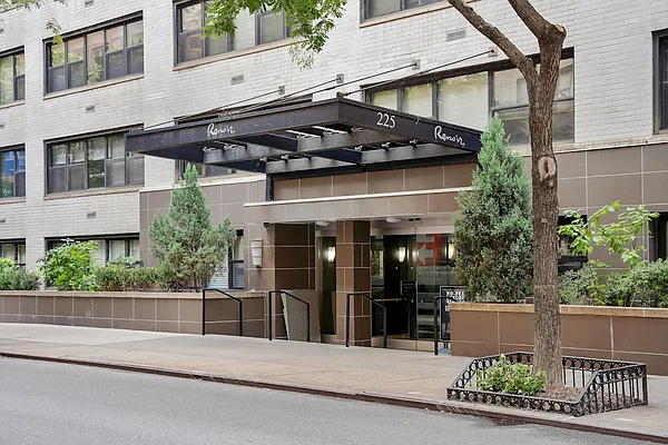 Rented by Greystar | media 8