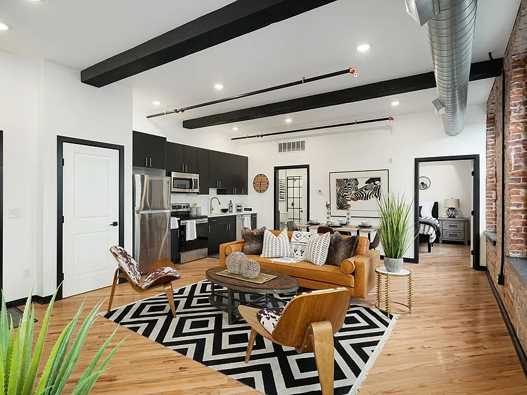 345 Walnut St — Photo 1