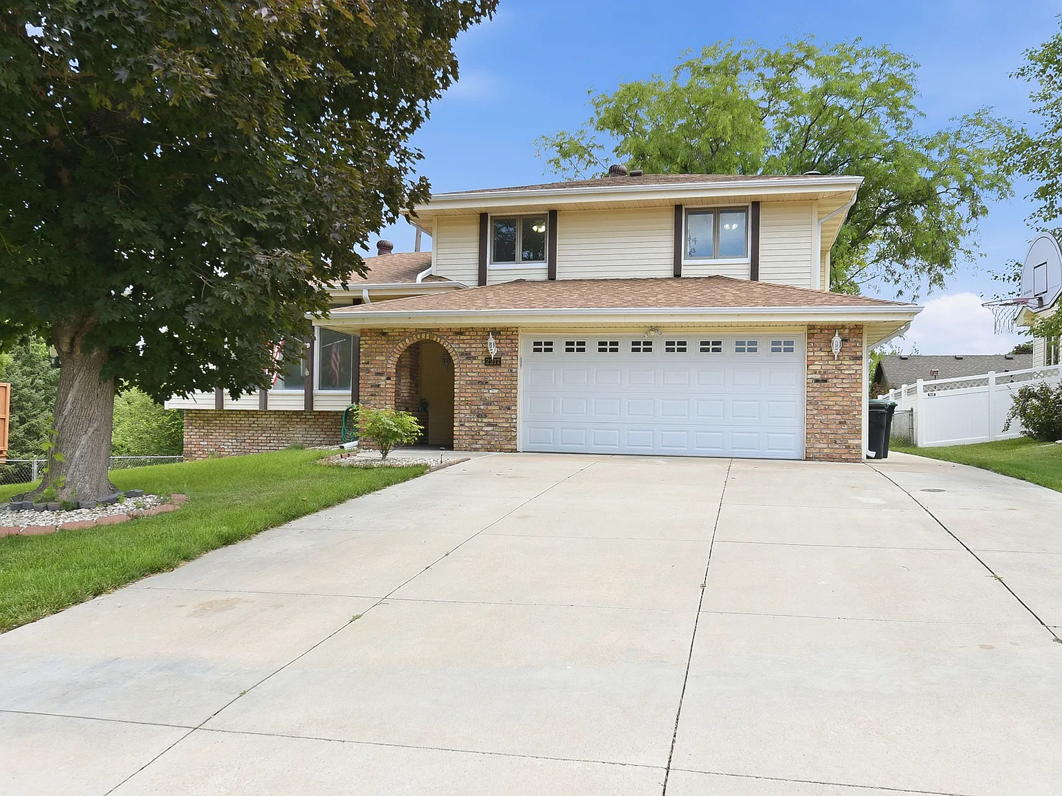 3 bed, 1810 sqft, $2,495 — Photo 3