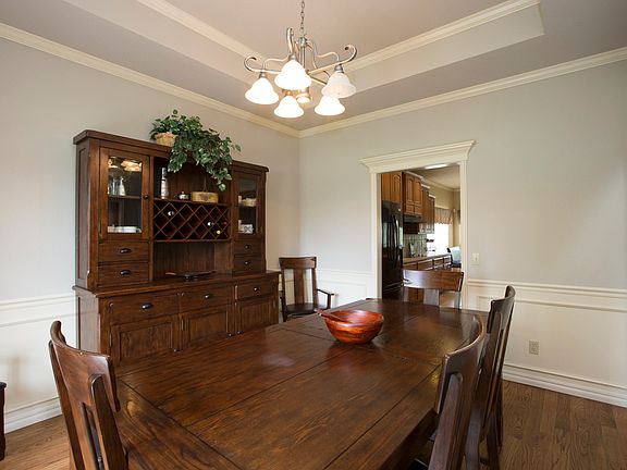 Quaint dining room space