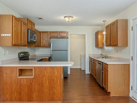 5th image of 55 Oakridge Way