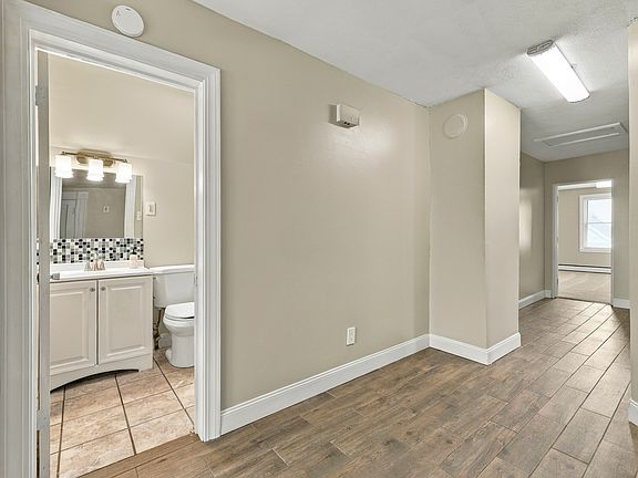 5th image of 231 Maple St #3