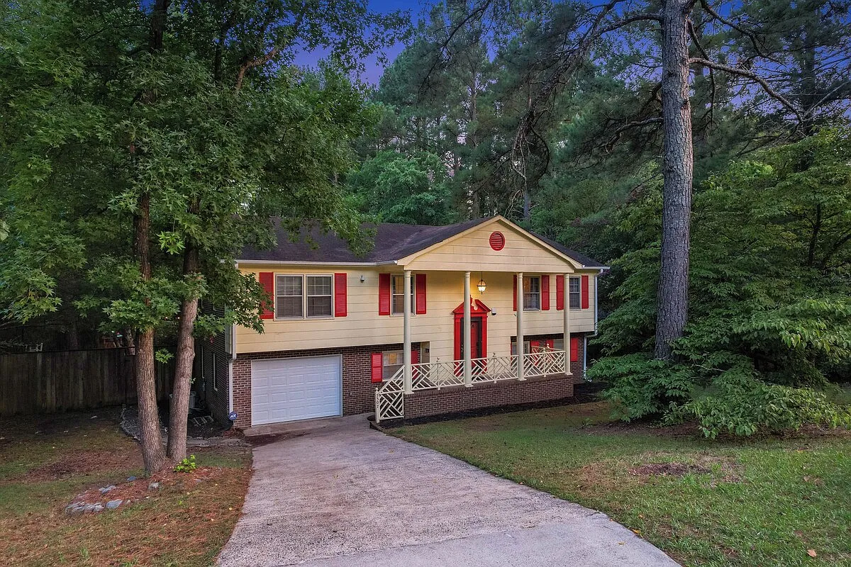 4 bed, 2.5 bath, 2284 sqft, $3,950 — Photo 3