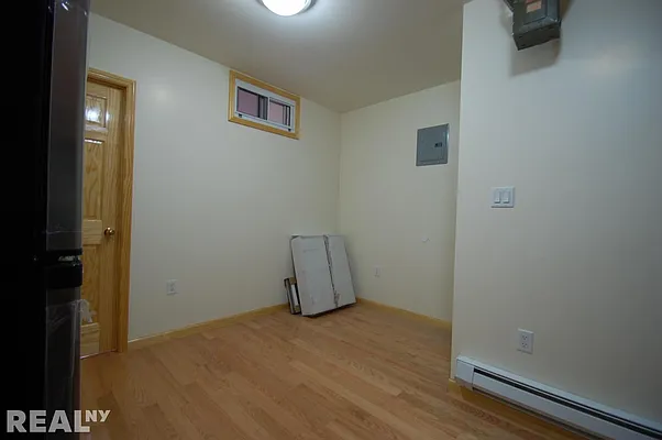 Rented by REAL New York | media 19