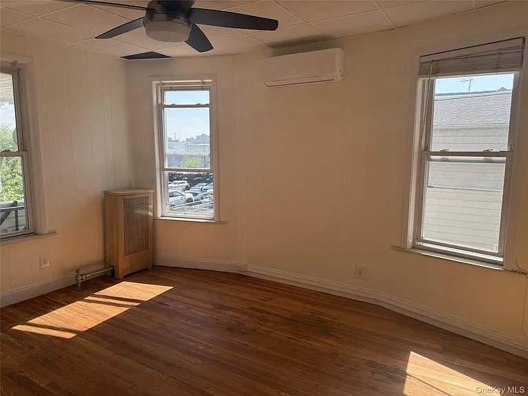 2528 Poplar St — Photo 3