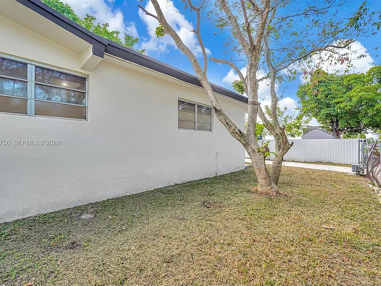8201 SW 42nd St — Photo 59