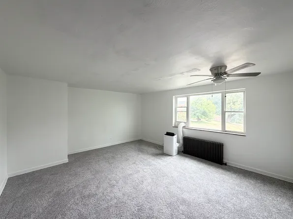 1696 Skyline Dr #14, Pittsburgh, PA 15227