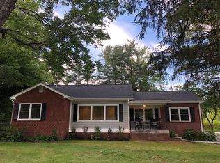 101 Hawkins Creek Rd, Hendersonville, NC 28791