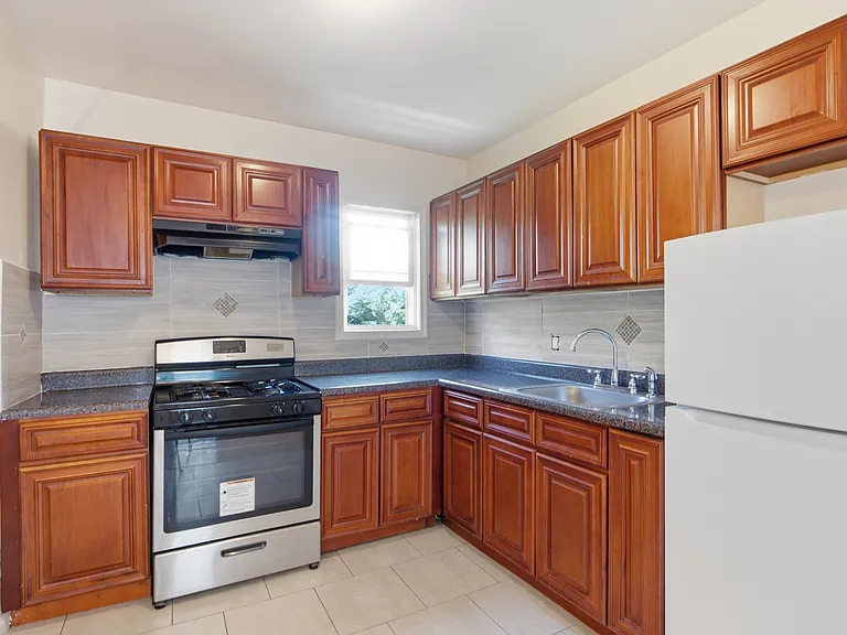 26 Seymour Ave #3 — Photo 7