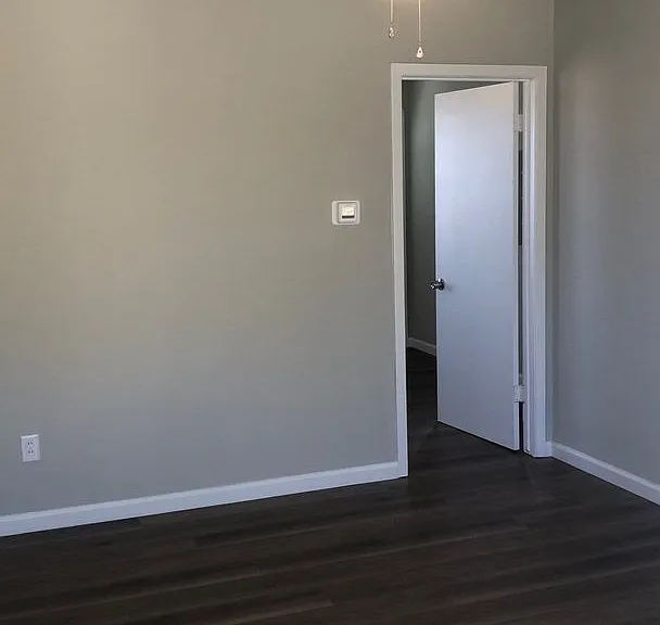 205-207 Gibson St — Photo 3