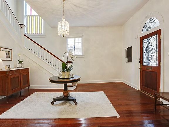 5th image of 388 Broadway St