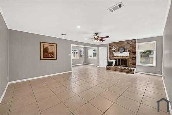 3 bed, 1560 sqft, $1,900 — Photo 4