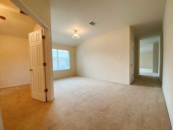 4th image of 604 McCarthur Dr