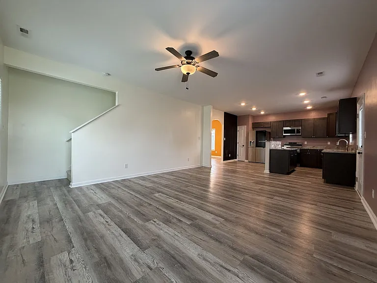302 E Franck St — Photo 12