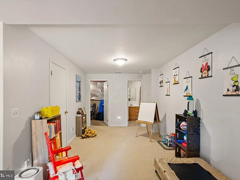 711 Acorn Ct — Photo 18