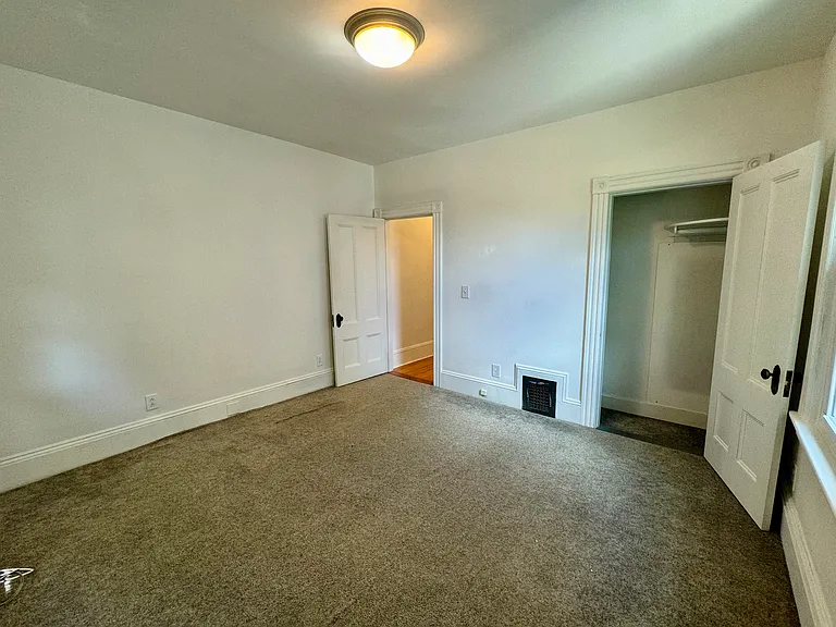 100 Lexington Ave #2 — Photo 11