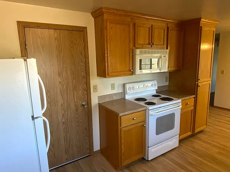 2 bedroom in River Road Area — Photo 7
