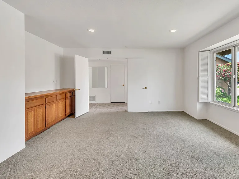 32118 Village 32 — Photo 5