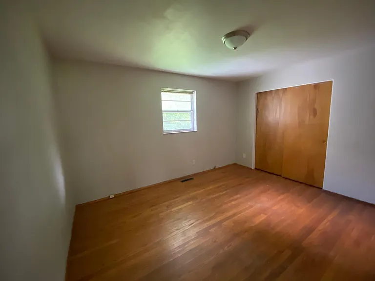 16 Queensway Dr — Photo 7
