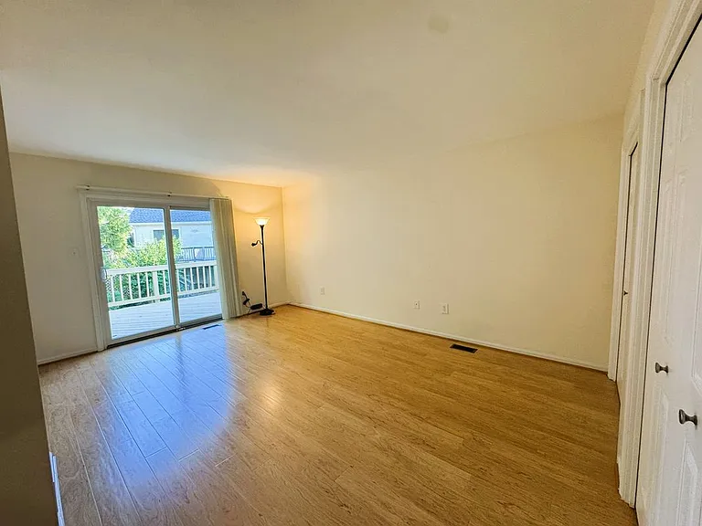 4507 Highland Green Ct — Photo 10