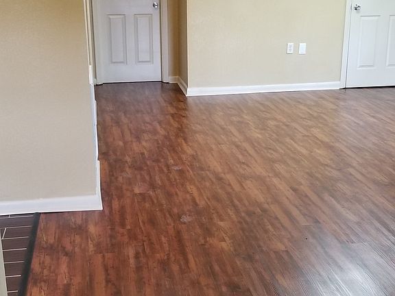 3rd image of 2407 Eloise Cir