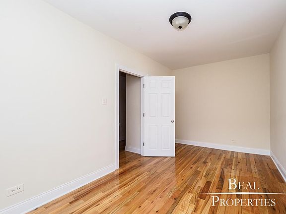 4th image of 821 W Cornelia Ave #211