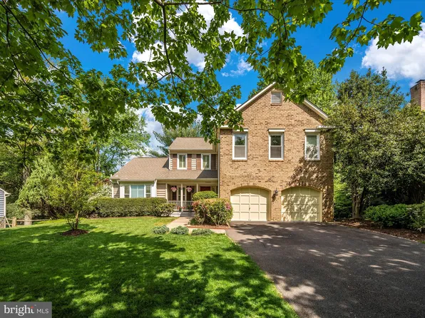 12632 Carrington Hill Dr, Gaithersburg, MD 20878