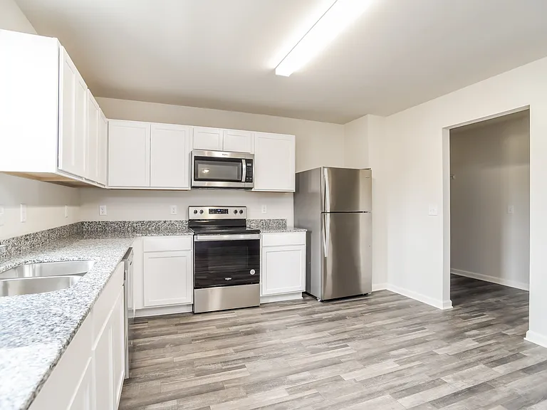 4027 Lake Russell Dr — Photo 9