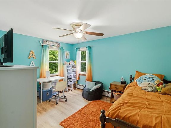 3rd image of 276 Leigh Rd