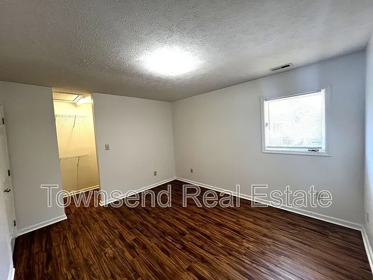 1005-4 Ancestry Dr — Photo 9