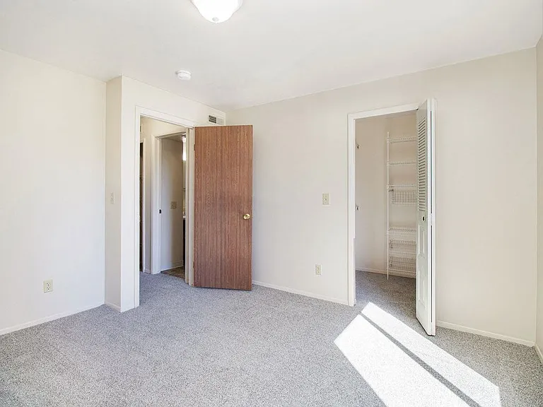 Gull Prairie/Gull Run Apartments and Townhomes — Photo 33