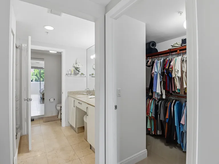 191 SE 20th Ave #210 — Photo 33