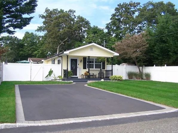 49 Cooke Avenue, Holtsville, NY 11742