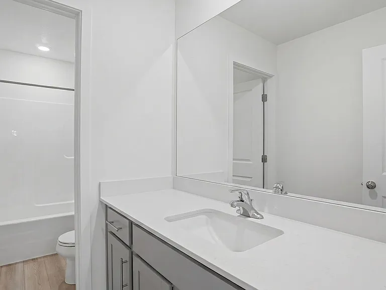 154 E Parade Ave — Photo 17
