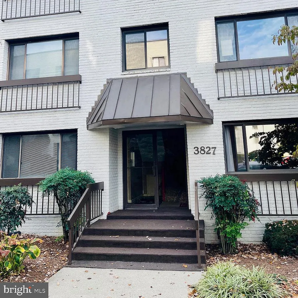 3827 Davis Pl NW APT 6 photo 1