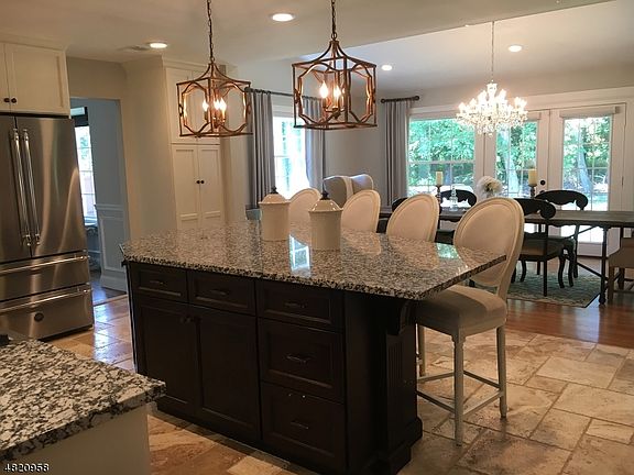 5th image of 43 Townsend Dr