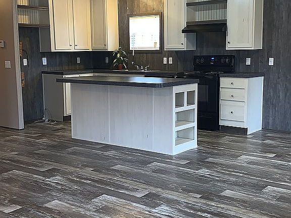 3rd image of 124 Webb St