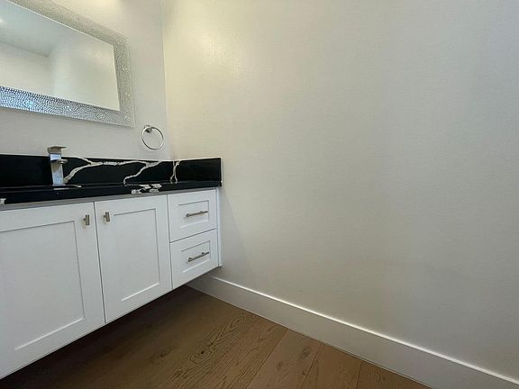 3rd image of 238 N Park View St #1/2