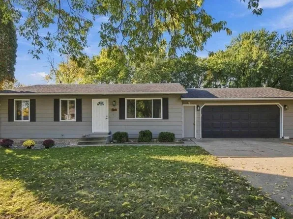 105 E Maureen Dr, Brandon, SD 57005