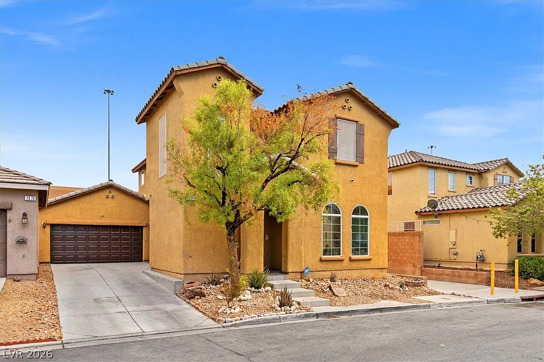 4 bed, 2.5 bath, 2019 sqft, $2,695 — Photo 2